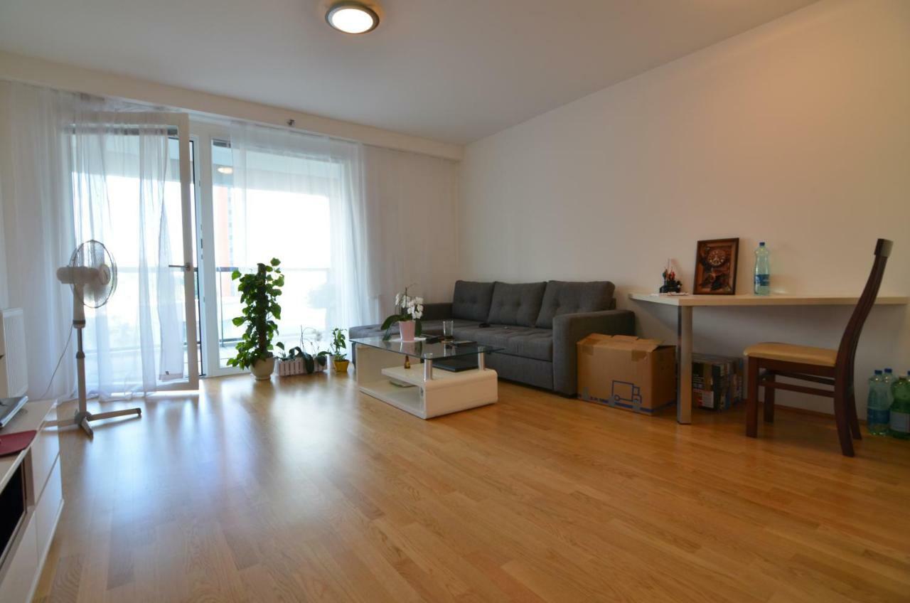 Apartment With Parking On Premise Vienna Exterior photo