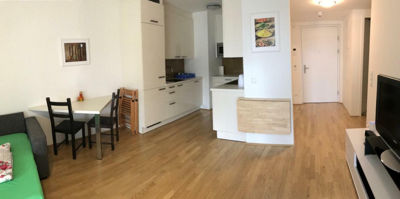 Apartment With Parking On Premise Vienna Exterior photo