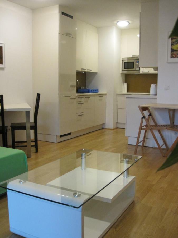 Apartment With Parking On Premise Vienna Exterior photo